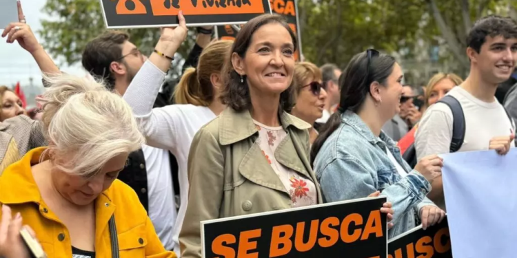Reyes Maroto hace como que no va con ella el problema de la vivienda