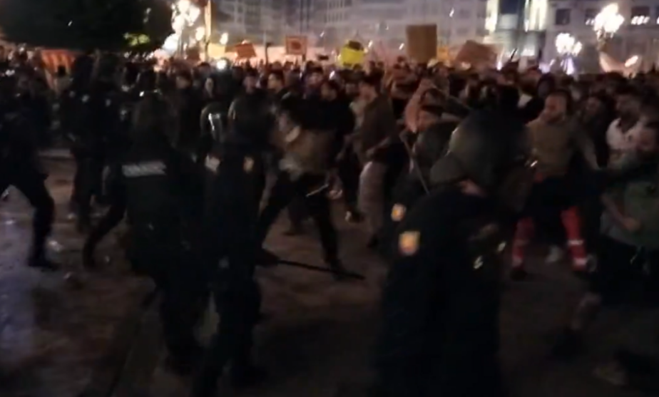 La policía responde con violencia ante la autoorganización