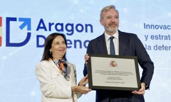La ministra de defensa en la presentación del Hub de defensa de Aragón