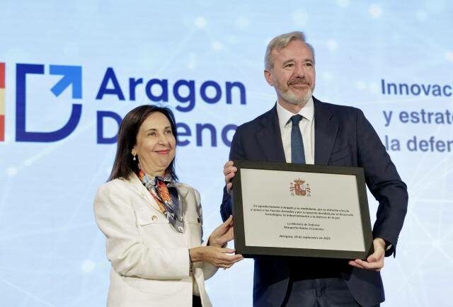 La ministra de defensa en la presentación del Hub de defensa de Aragón
