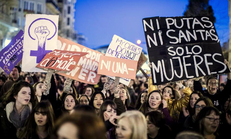 Carteles de protesta en el 8 de marzo